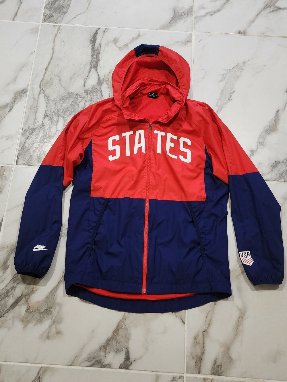 Nike Mens' Red and Navy 'STATES' Hooded Windbreaker Jacket - Large